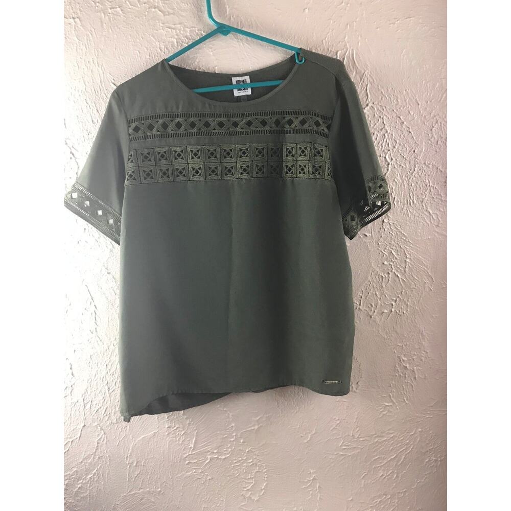 AK Anne Klein‎ Knit Top Olive Green Size Large EUC Short Sleeve Cut-Out Front